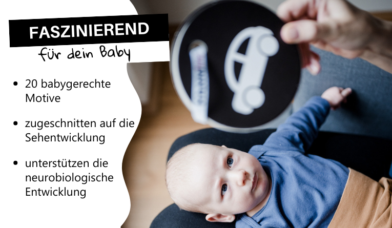 Baby schaut konzentriert eine Kontrastkarten an